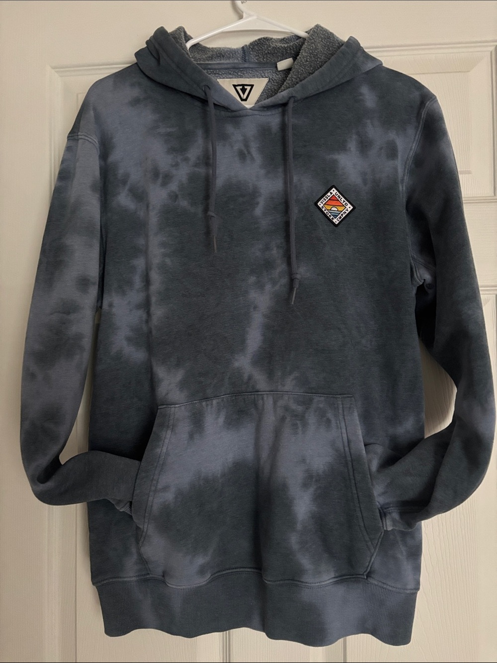 VISSLA Men's Hooded Pullover in Slate Gray with Patch Logo